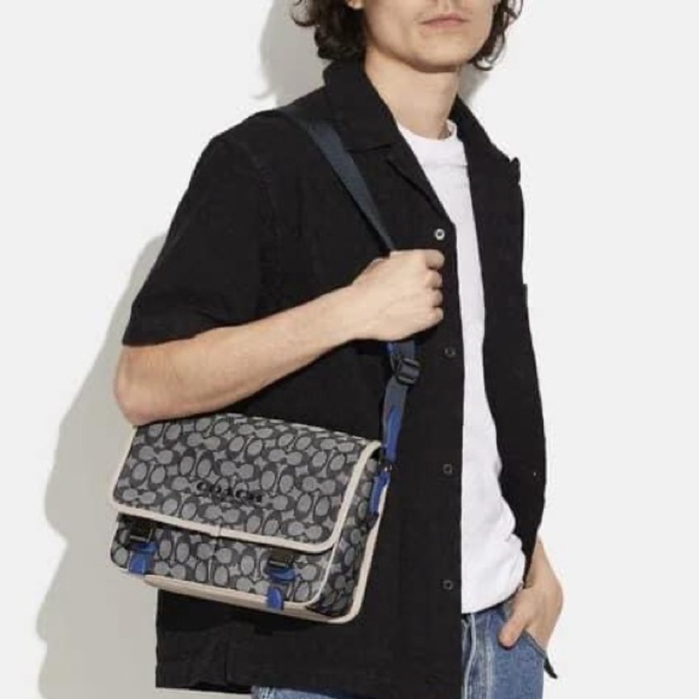 C9158 - Coach League Messenger Bag in Signature Jacquard - Picture 13 of 13